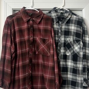 2 for 1price 🤩 Wild Fable cozy and in good condition over sized flannels 🤎&🖤